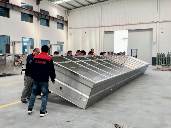 車間協(xié)作：一翻一折見齊心